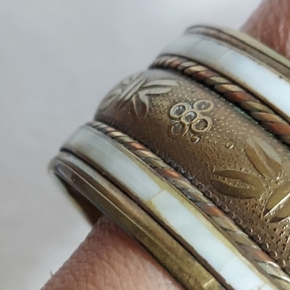 Vintage Brass and Mother of Pearl Bangle Bracelet Etched with decorative accents - Picture 4 of 10